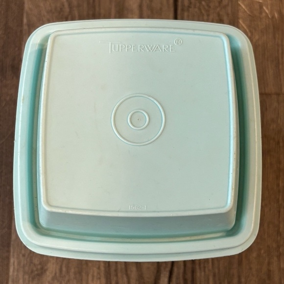 Tupperware Pickle Keeper Blue Lid & Clear Container NO KEEPER AS IS - Picture 2 of 5